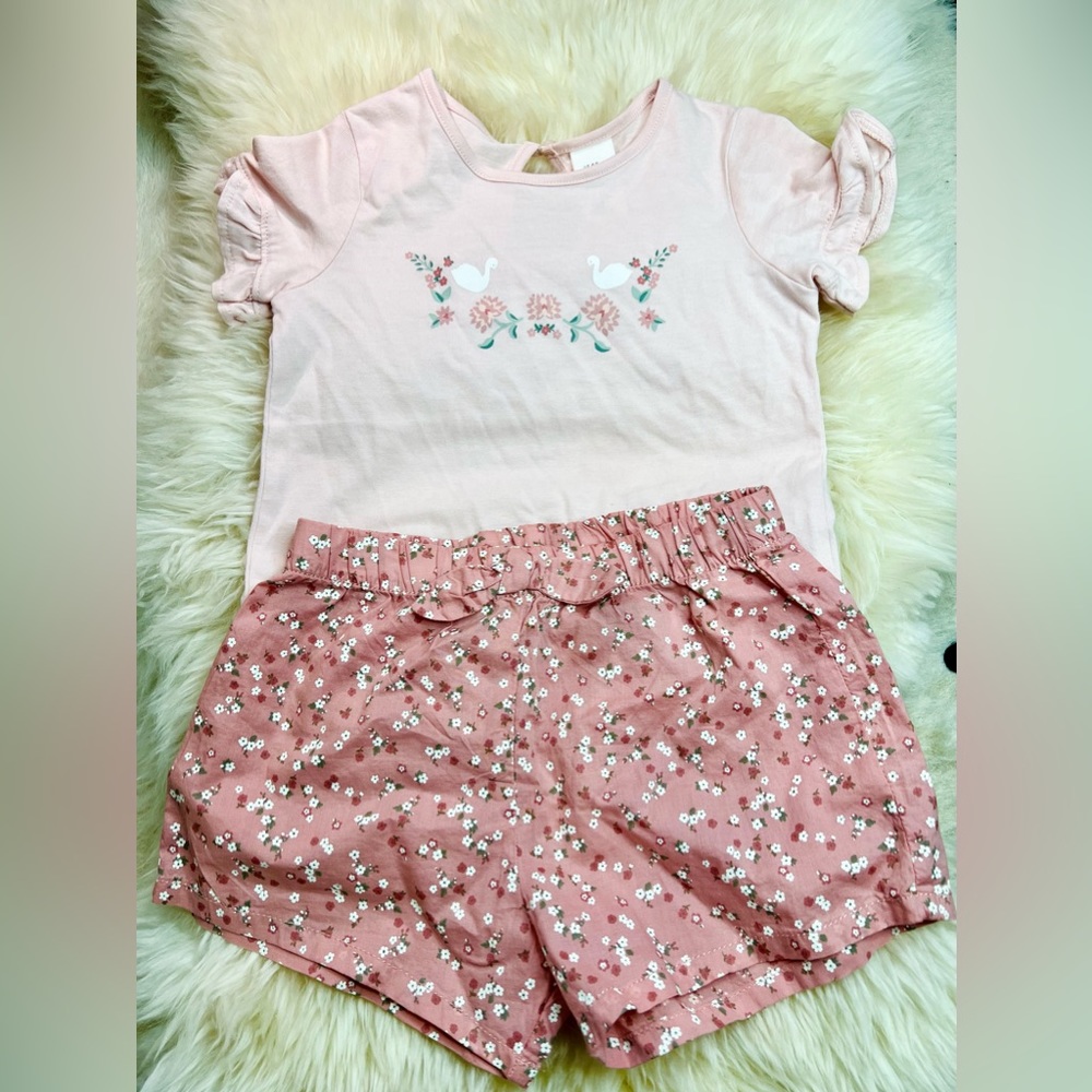 H&M floral shorts set. Size 9-12 months.